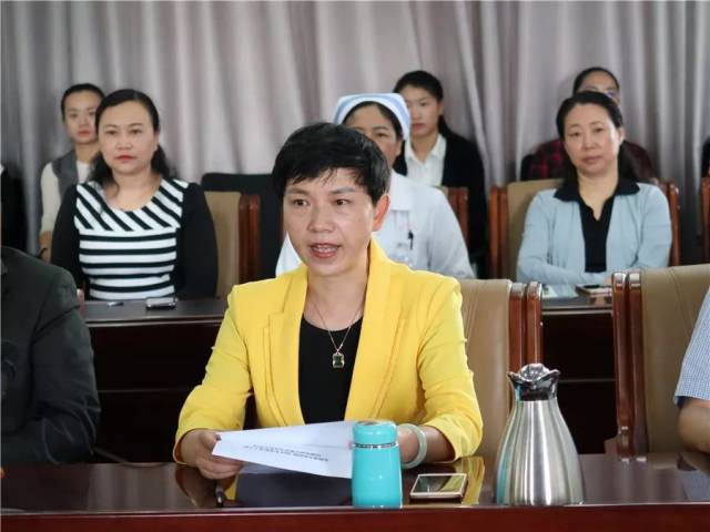 刘琼芬书记以"感恩社会,做最棒医者"为题作讲座