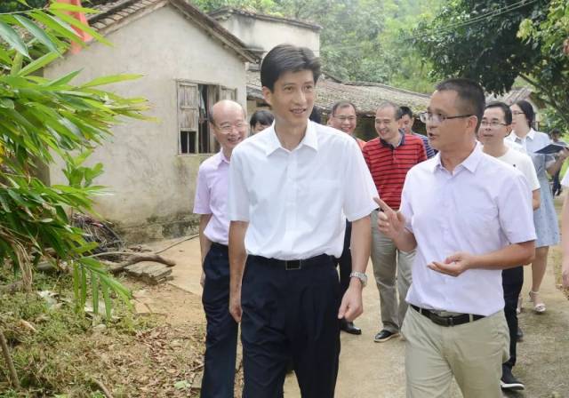 温湛滨到阳东区调研脱贫攻坚和贫困村创建新农村示范村工作