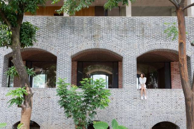 王珞丹跨界对话建筑师华黎 做坚持理想的"疯狂"创作者