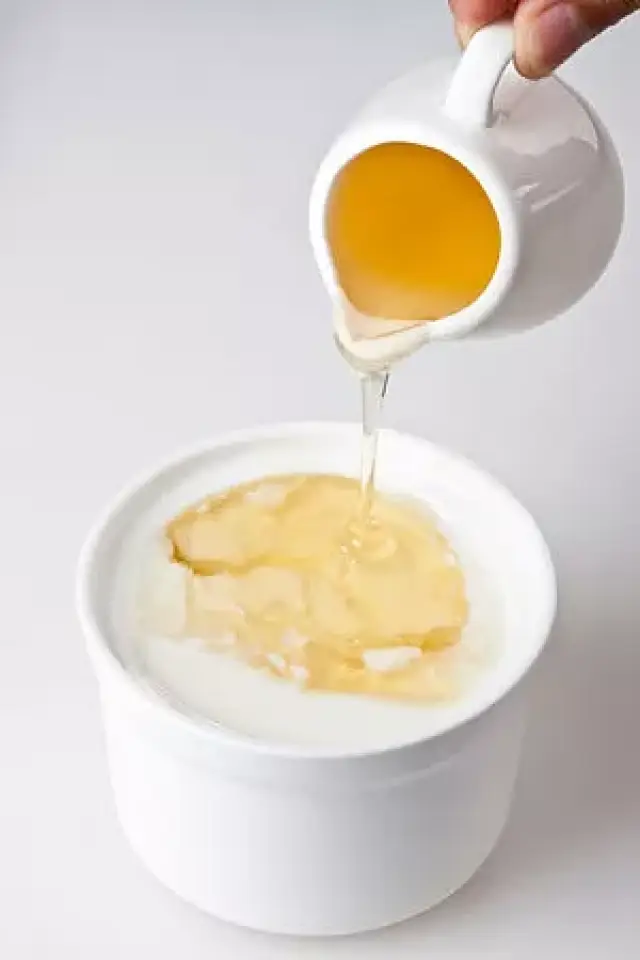 她把蜂蜜涂抹在脸和鼻子上,一个月后竟判若两人!