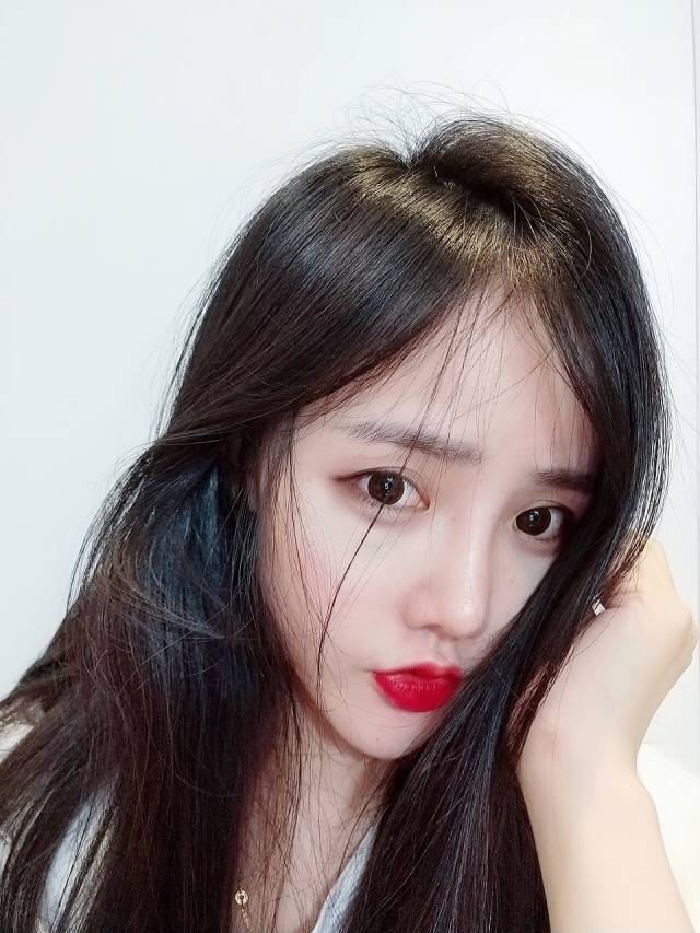 22日 星座:白羊座 喜欢的宠物:两只猫(汉斯,如花 直播平台:西瓜视频