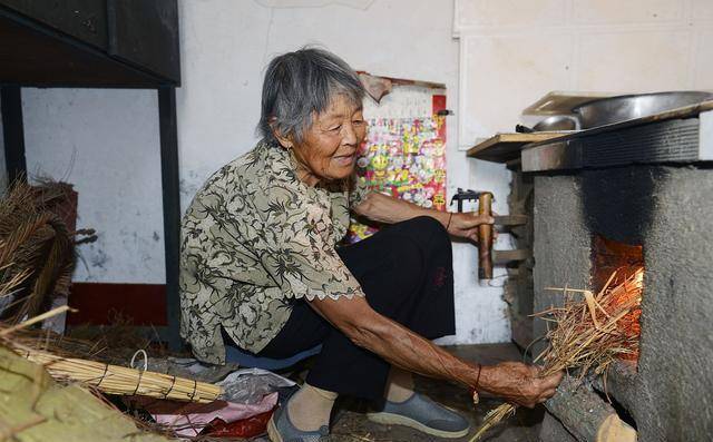 農村老人和城裡老人的4點區別看完讓人心酸讓人憤怒