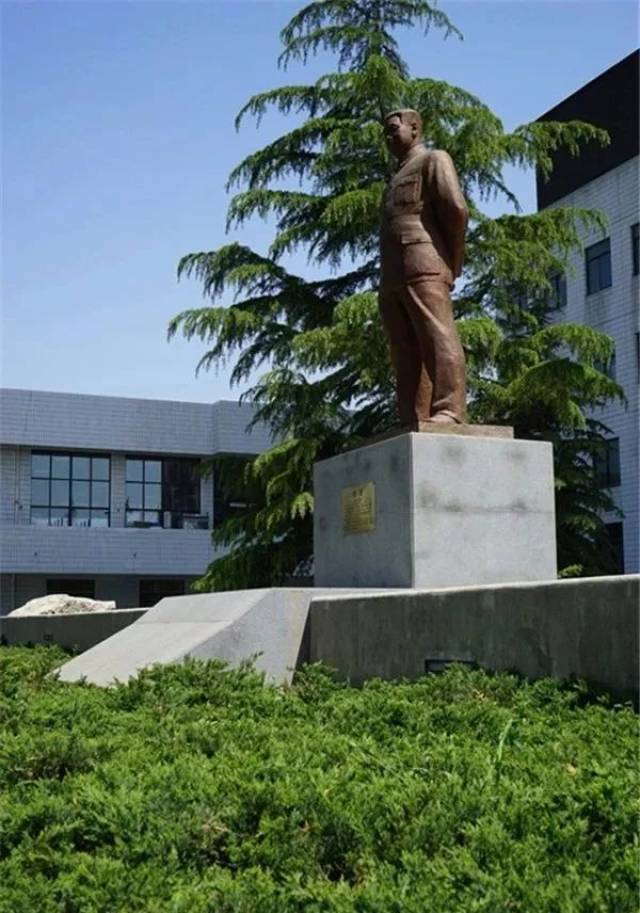 1949年7月由山西临汾迁至西安市长安县兴国寺,更名为西北军政大学