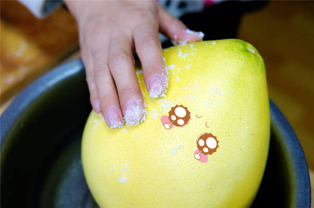 柚子完美剥法和蜂蜜柚子茶的好配方,秋天多喝它,由内到外都滋润