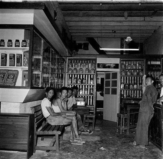 上世纪50年代,沙头角中英街商店