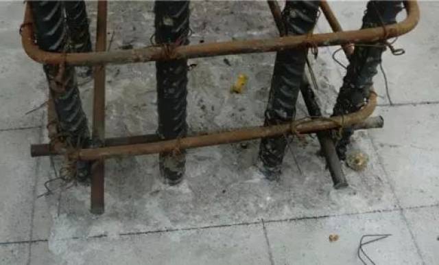 柱定位钢筋,保证主截面尺寸和钢筋位置