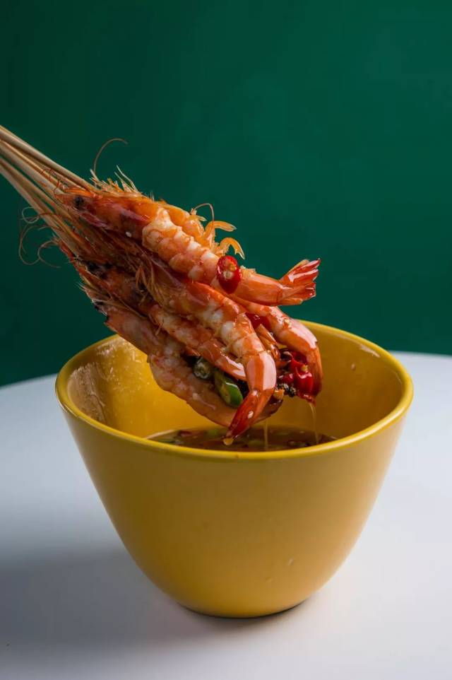 直接拿铁铲子上菜!乐山这家江湖菜太特喵叼了!一秒get网红照!