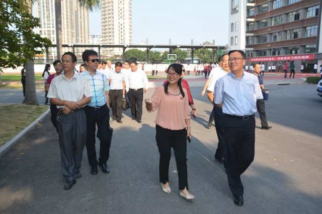 福建省政协调研组莅临福州教院附中开展法制宣传教育调研