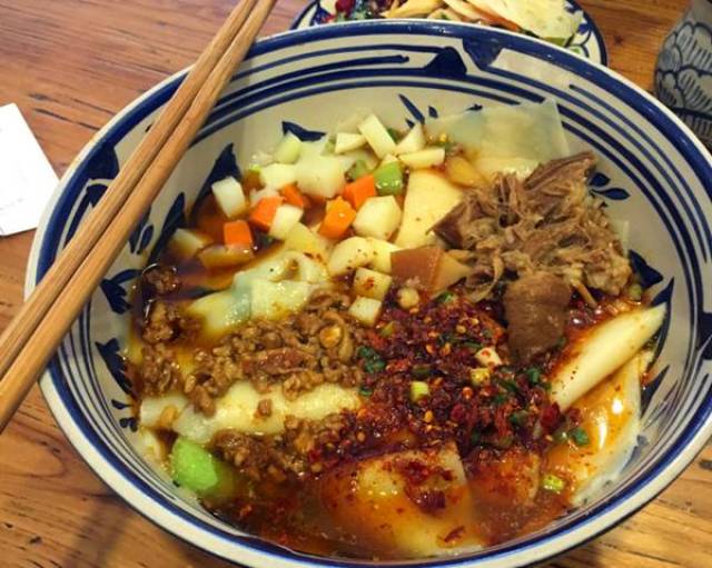 刘记腊汁肉揪面片 大车家巷是西安面食控的天堂,刘记腊汁肉揪面片更是