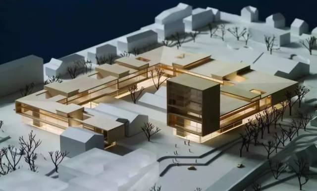 我们在拍模型照片时常用的工具就是黑色的kt板和一个光源,当然光源