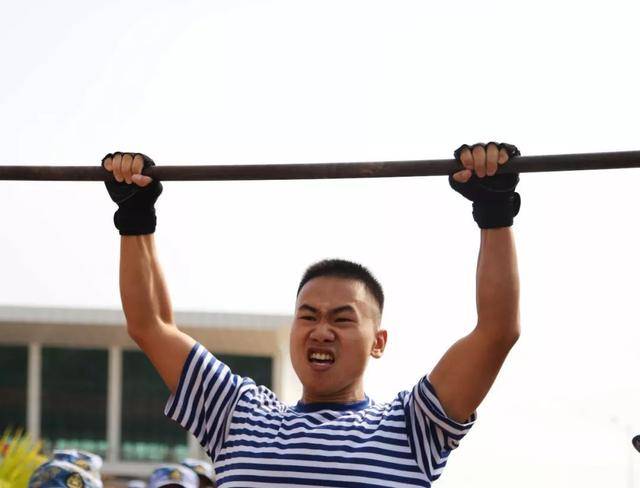 战味十足!快来看看海军兵哥的军体运动会