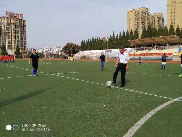 蚌埠怀远三中举行首届"校长杯"校园足球联赛