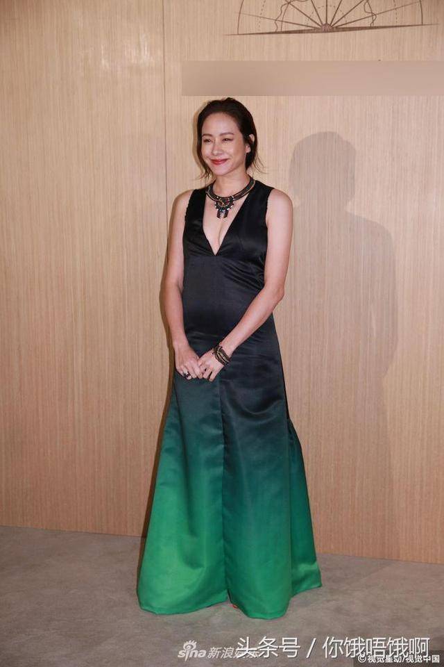 林嘉欣穿性感礼服 小腹比胸还大 被质疑怀孕她巧妙地回答记者