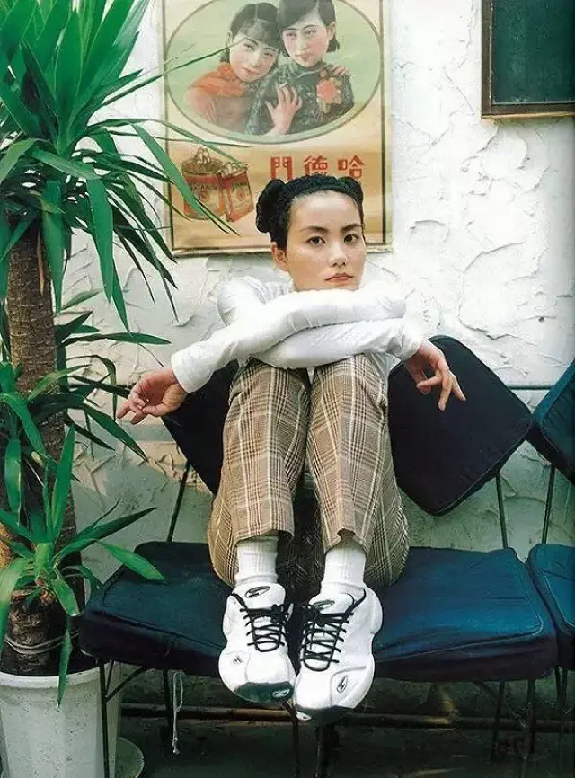 王菲丸子头,王菲哪吒头_大山谷图库