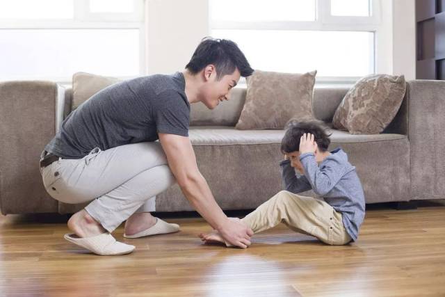 抱头式仰卧起坐