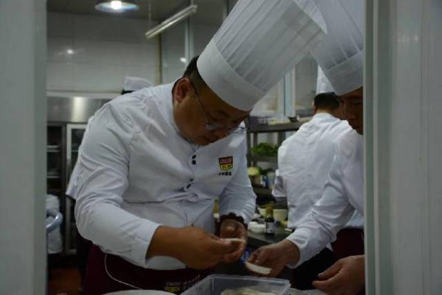 "天禾研发部"走进"百味居餐饮"进行菜品交流