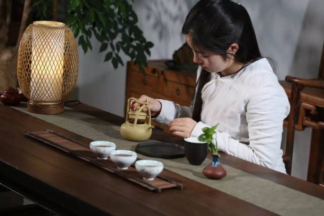 因为喝茶 所以年轻