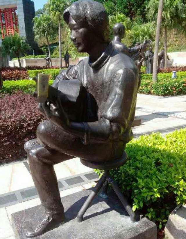 盘点黄家驹的雕