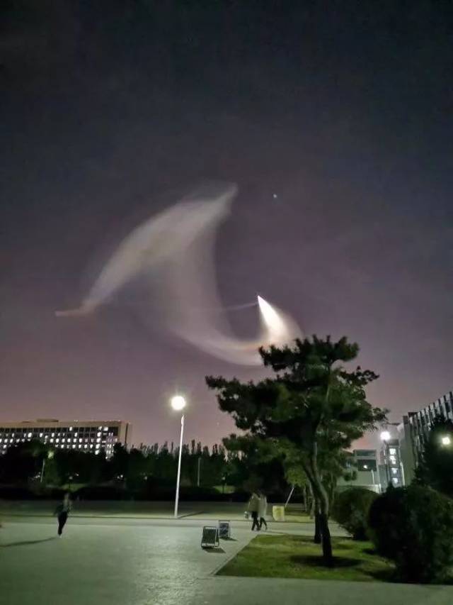 呼和浩特昨晚夜空竟出现了不明飞行物?快来看看咋回事