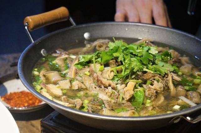 不用跑乐山,有一锅跷脚牛肉滋补了春城人