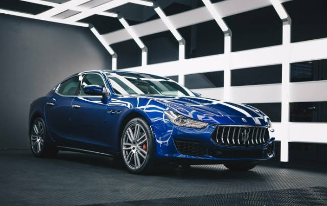 玛莎拉蒂ghibli的蓝色真漂亮,内饰变化不大