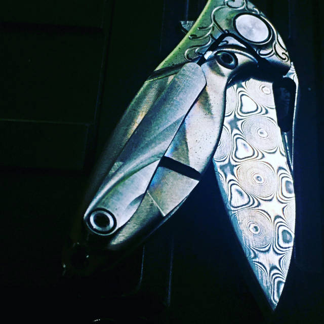 冷兵器的外型很具有科技感,做工细致到一分一毫.