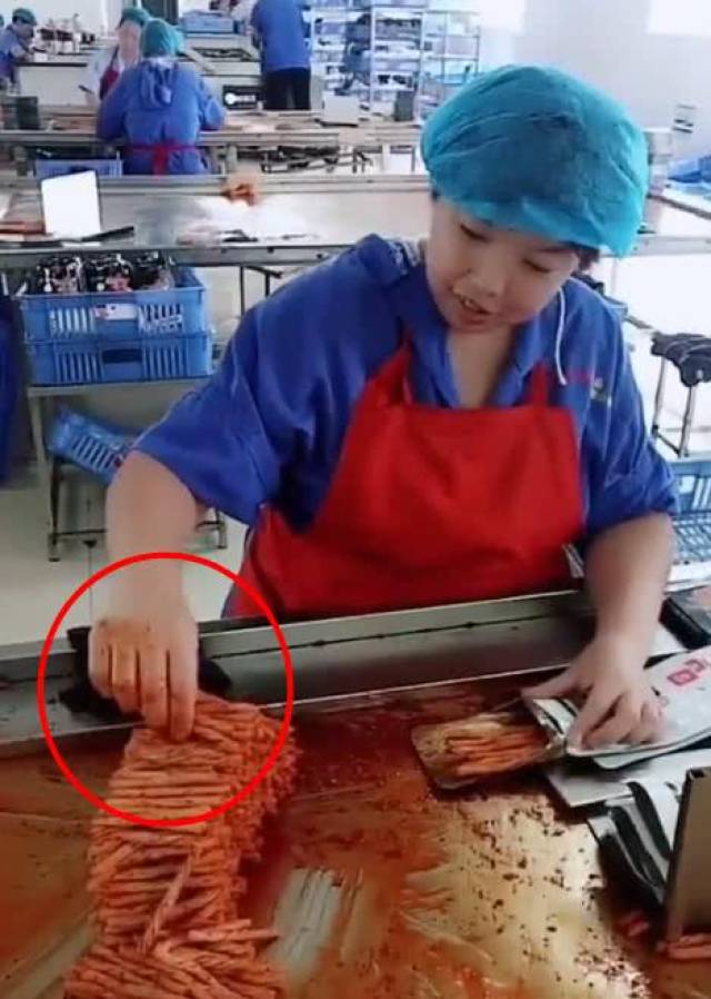 小时候喜欢的辣条居然是这样包装网友不敢再吃了