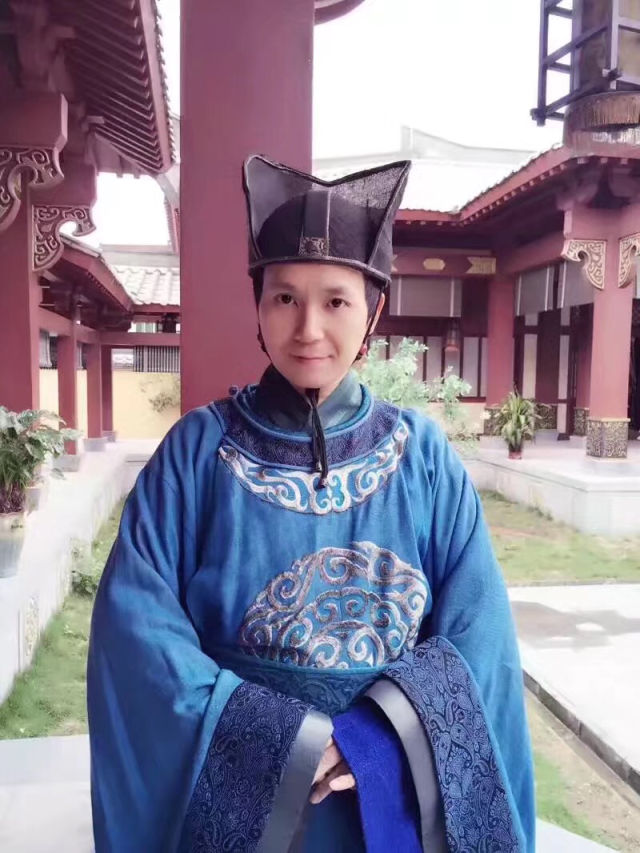 魏劲松:片场上的"奔跑男",荧屏上的"大熟脸",学生眼中的"好老师"