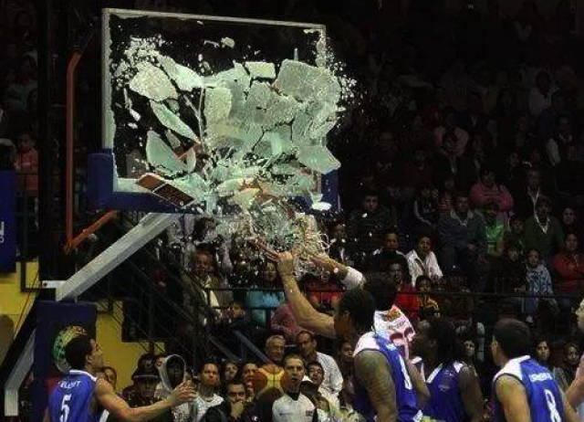 nba最佳破坏王!职业生涯6次扣碎篮板