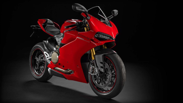 杜卡迪首款四缸超跑—— panigale v4實拍