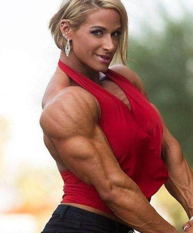 她练出一身肌肉,让男人都自愧不如,生活里却是