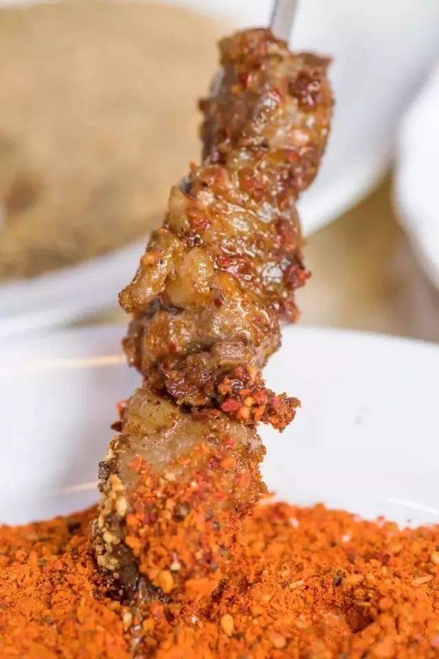 珲春县的烤串,在延边很出名,珲春串用的是牛肋条肉,可以先试一下原味