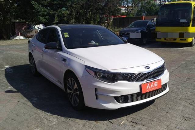 起亚k5 15款 2.0l自动lux,车的里外都很新,是不折不扣的准新车