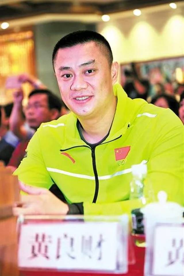 少小离家,每当黄良财打电话回家,黄父总会勉励他刻苦奋斗,拿出好成绩