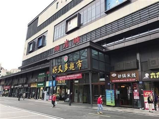 "日前,重庆商报记者根据市民陈先生的指引,在时光城附近找到了这家"