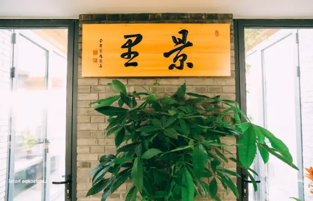 湘色容易给人温暖,平易近人,清新自然,而毫无距离感.