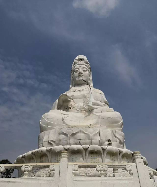 隐贤山庄 这里的佛教文化非常浓厚 有观音像,隐贤寺,佛香塔等景点