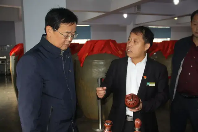 今天,51位川酒企业代表走进仰韶酒业交流学习_手机搜狐网