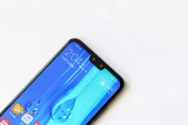 华为畅享9 plus屏幕顶部采用了对称式前置设计