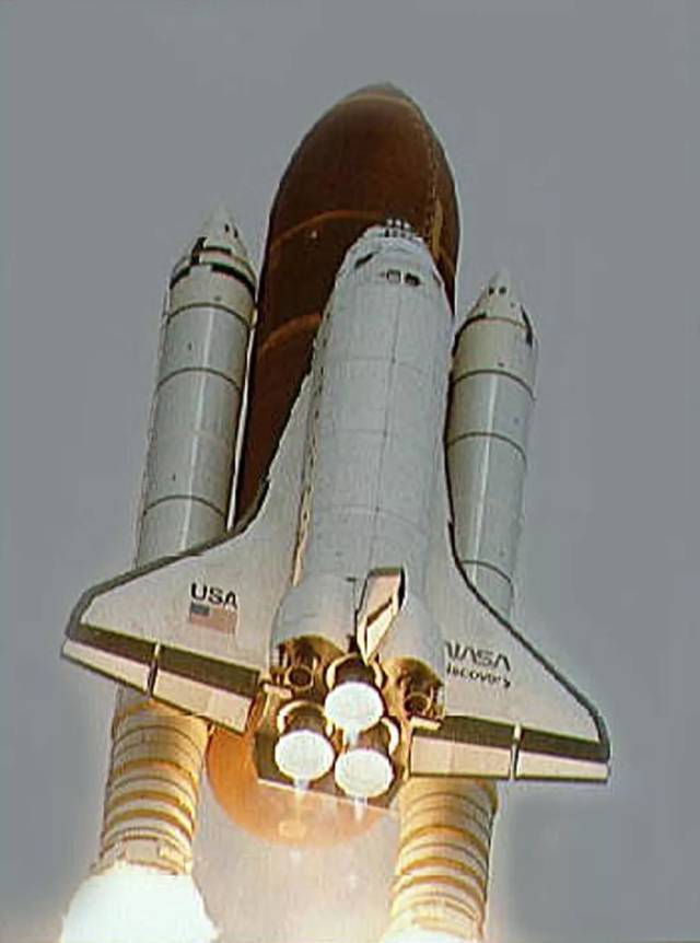 1990年4月24日,哈勃空間望遠鏡由發現號航天飛機(sts-31)發射升空,並