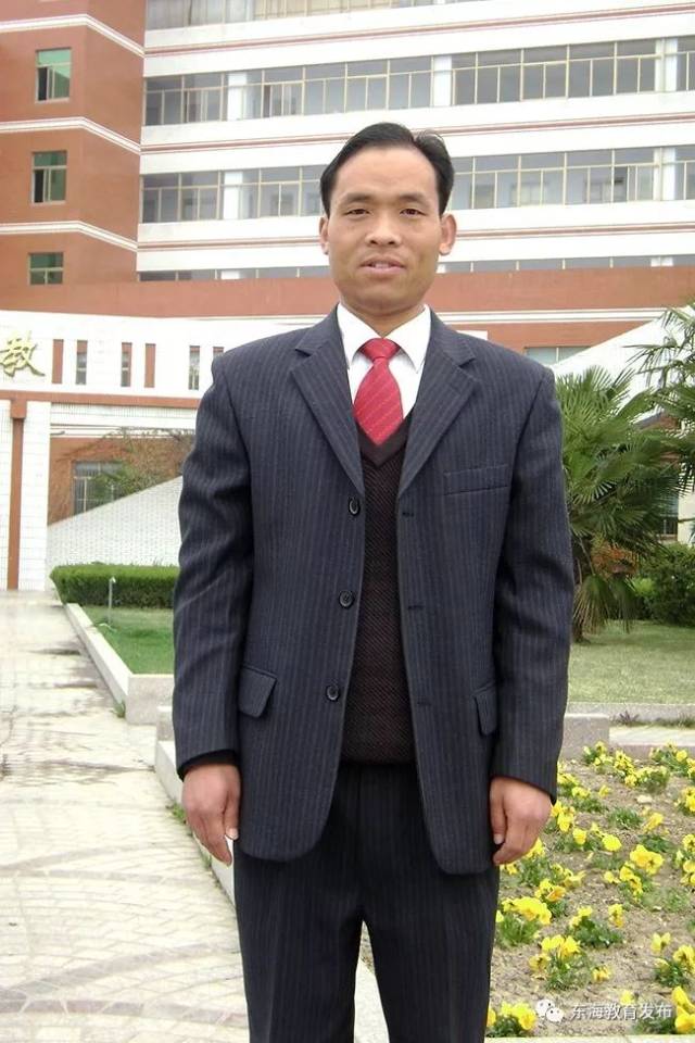 今天让我们共同走近十佳班主任——张道恒在庆祝第34个师节座谈会上