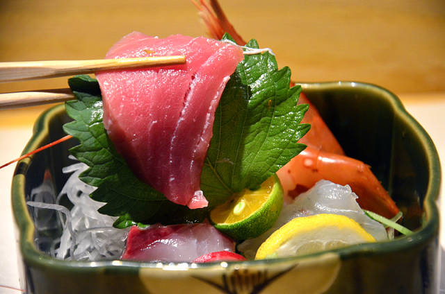 在莺时,品尝美味日式鱼生铁板烧,感受优雅博大中国古文化