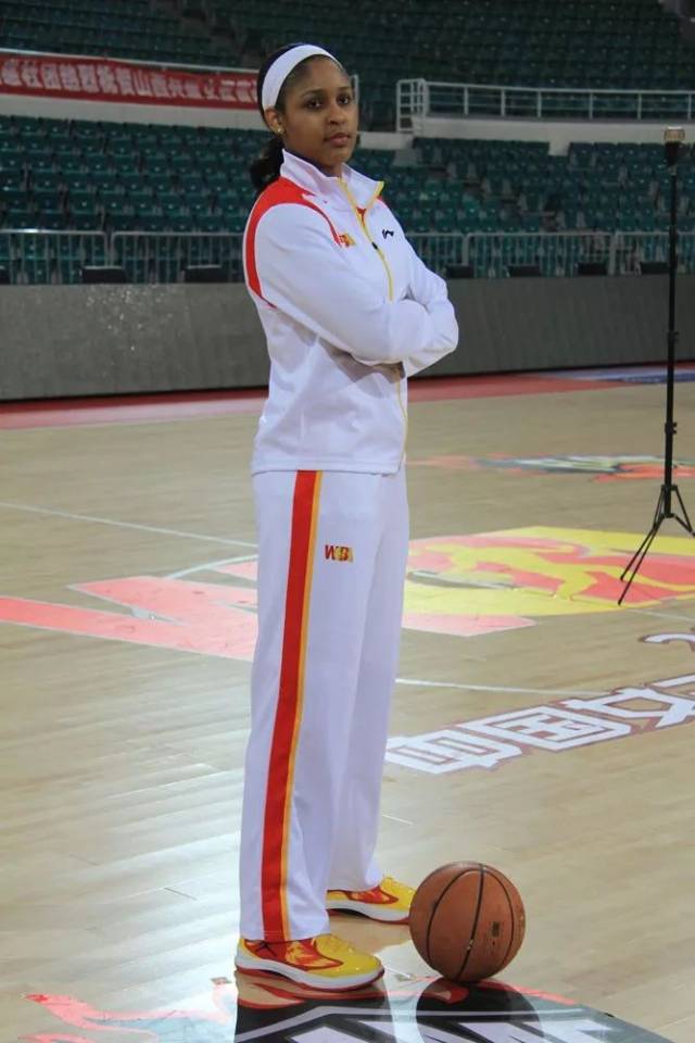 集荣誉于一身 但大多数人却不知道她是谁 1989年出生于美国 身高1米83