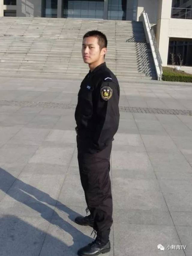 清秀特警小哥哥的自拍照来袭,gui舔没毛病!