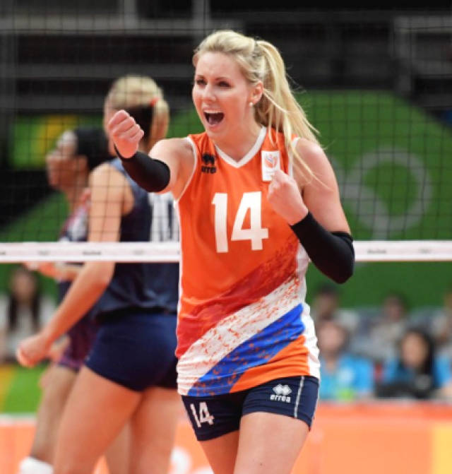 中国女排替补对阵荷兰?球迷:李盈莹替换张常宁,荷兰唐嫣挺漂亮