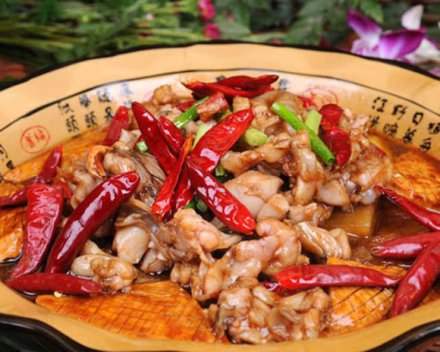 东方美食2018最新菜品麻辣牛蛙煲的懒人做法