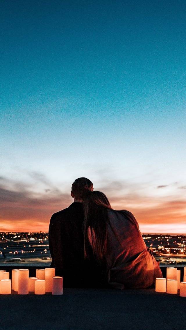 远离家庭,他和妻子的侄女情难自禁。