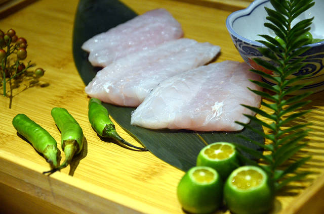 在莺时,品尝美味日式鱼生铁板烧,感受优雅博大中国古文化