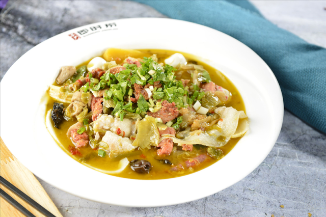 价廉;味道好,价格实惠,多样化的产品扩大了消费群体,麻辣,金汤冒菜