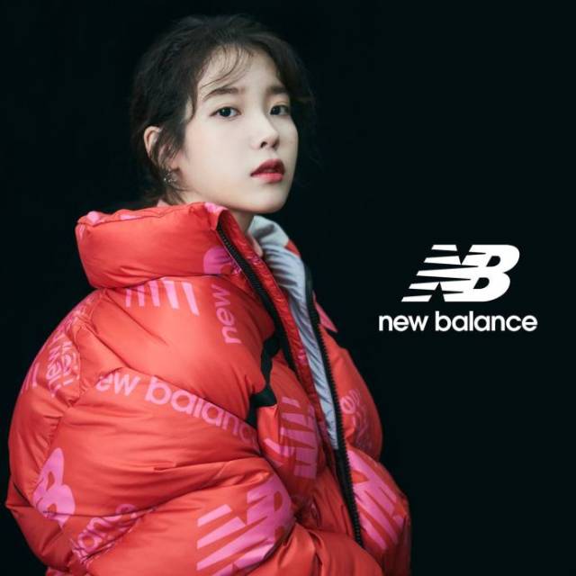 "拿着麦克风的瞬间觉得自己是最强大的"iu×newbalance第一个故事公开
